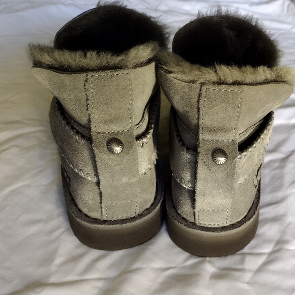 UGG McKay Boot, Charcoal UGGs, Grey Ankle Boots, Dark Gray Cozy Booties Size 7 - Picture 4 of 7